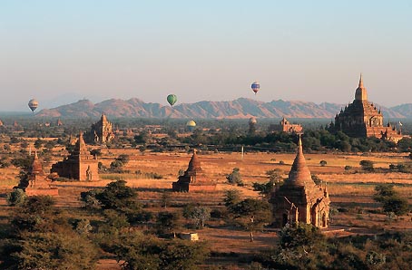 Pagodas at Bagan           Source - www.allmyanmar.com 