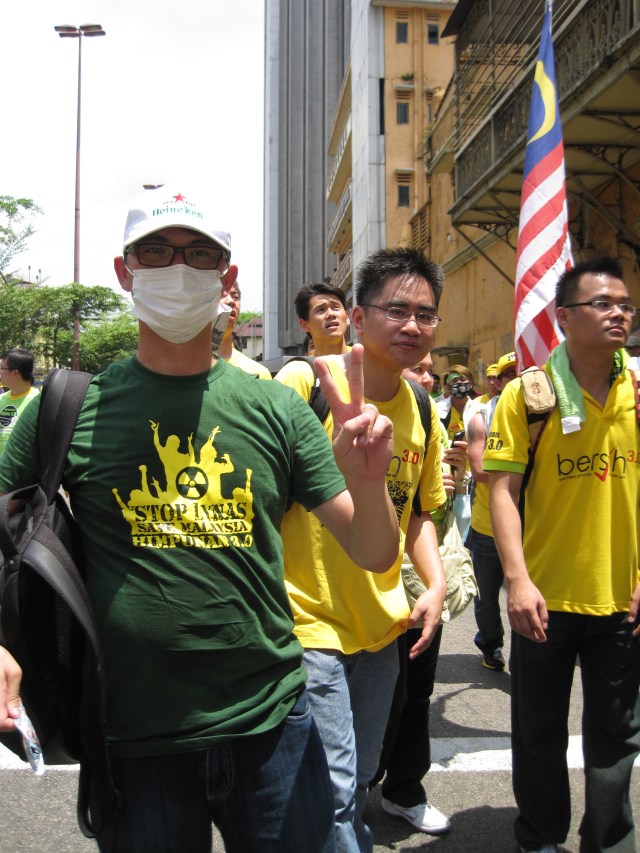 Lynas protestor mixes some green with yellow